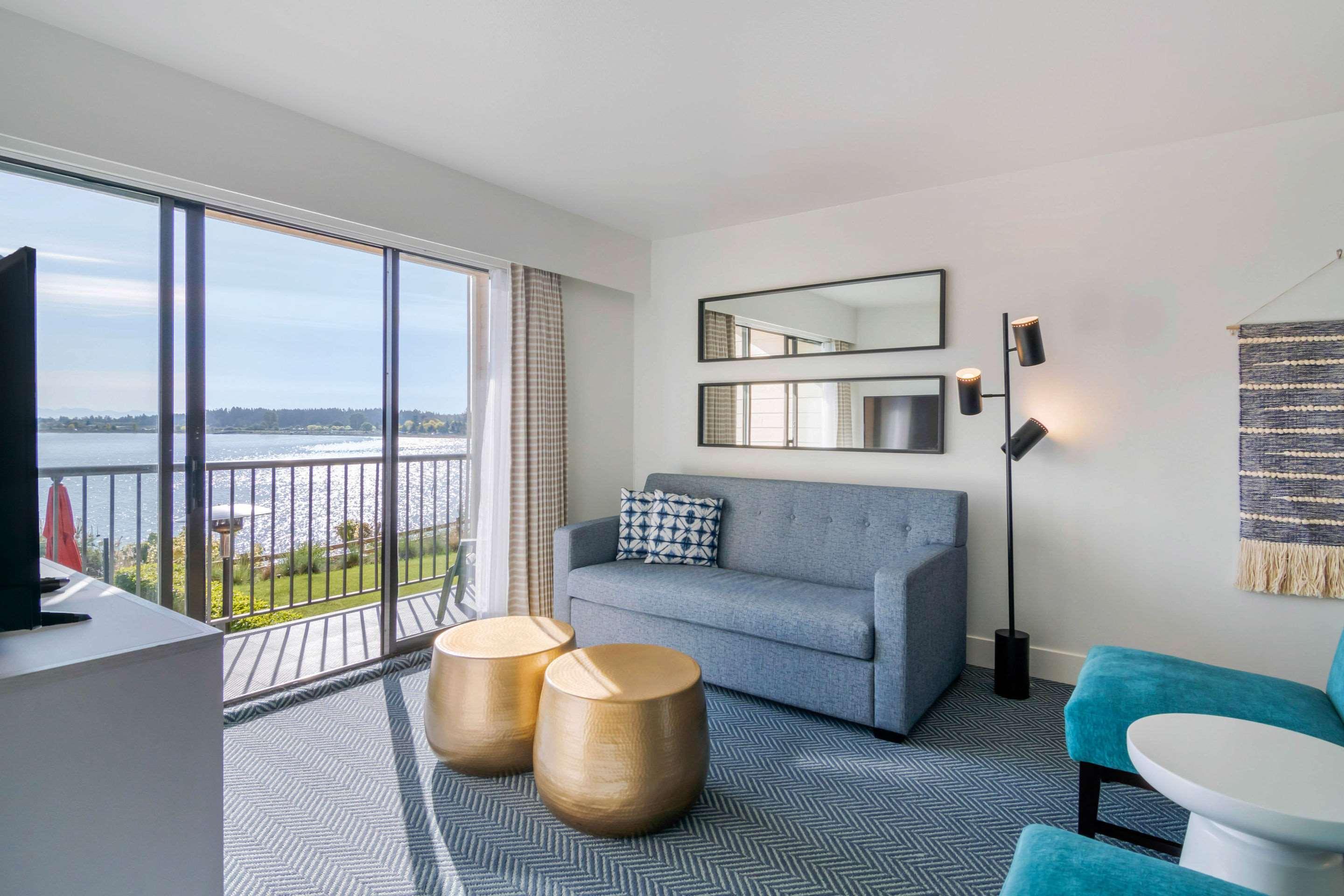 Bayside Oceanfront Resort Parksville Bagian luar foto