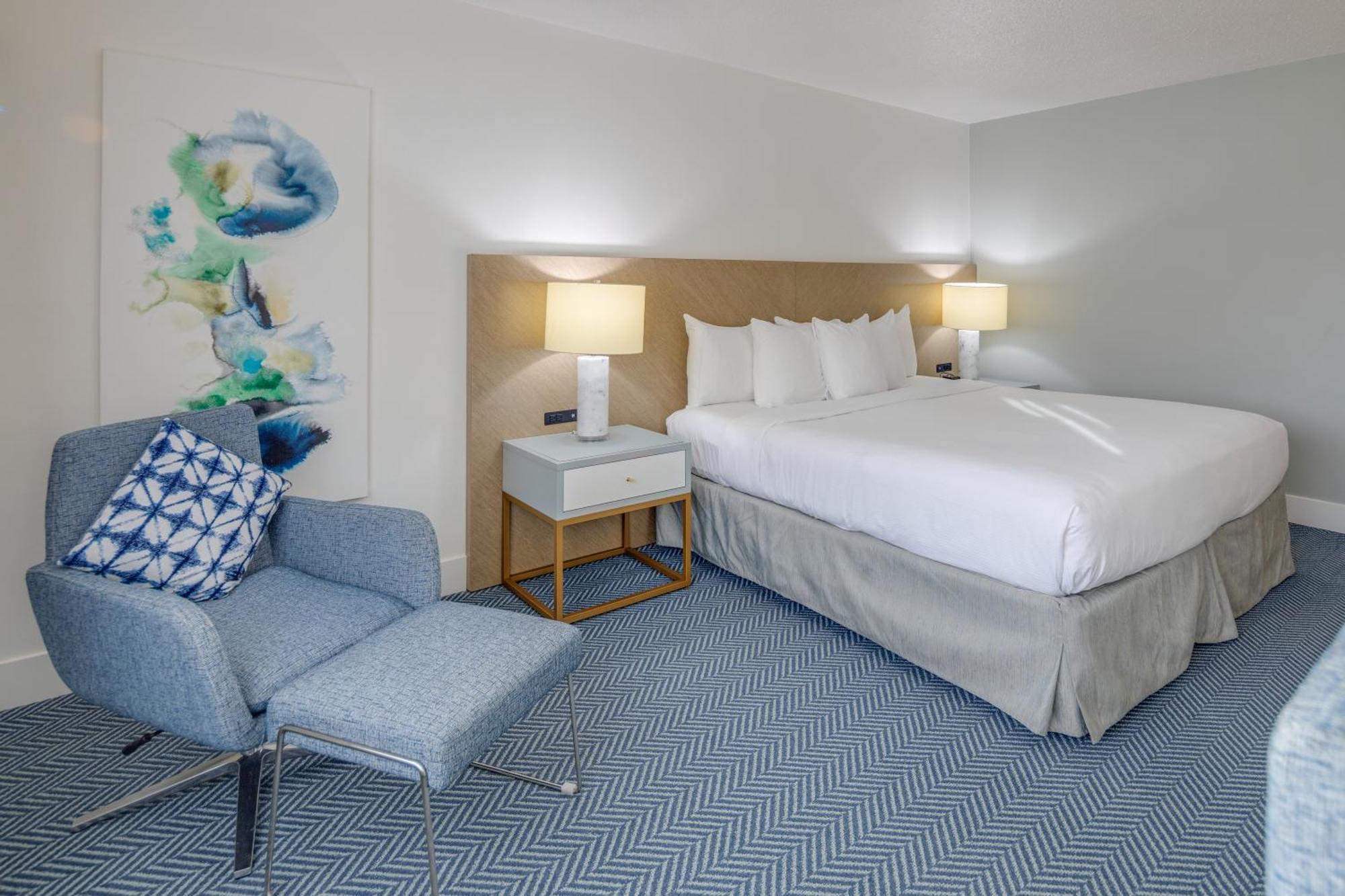 Bayside Oceanfront Resort Parksville Bagian luar foto