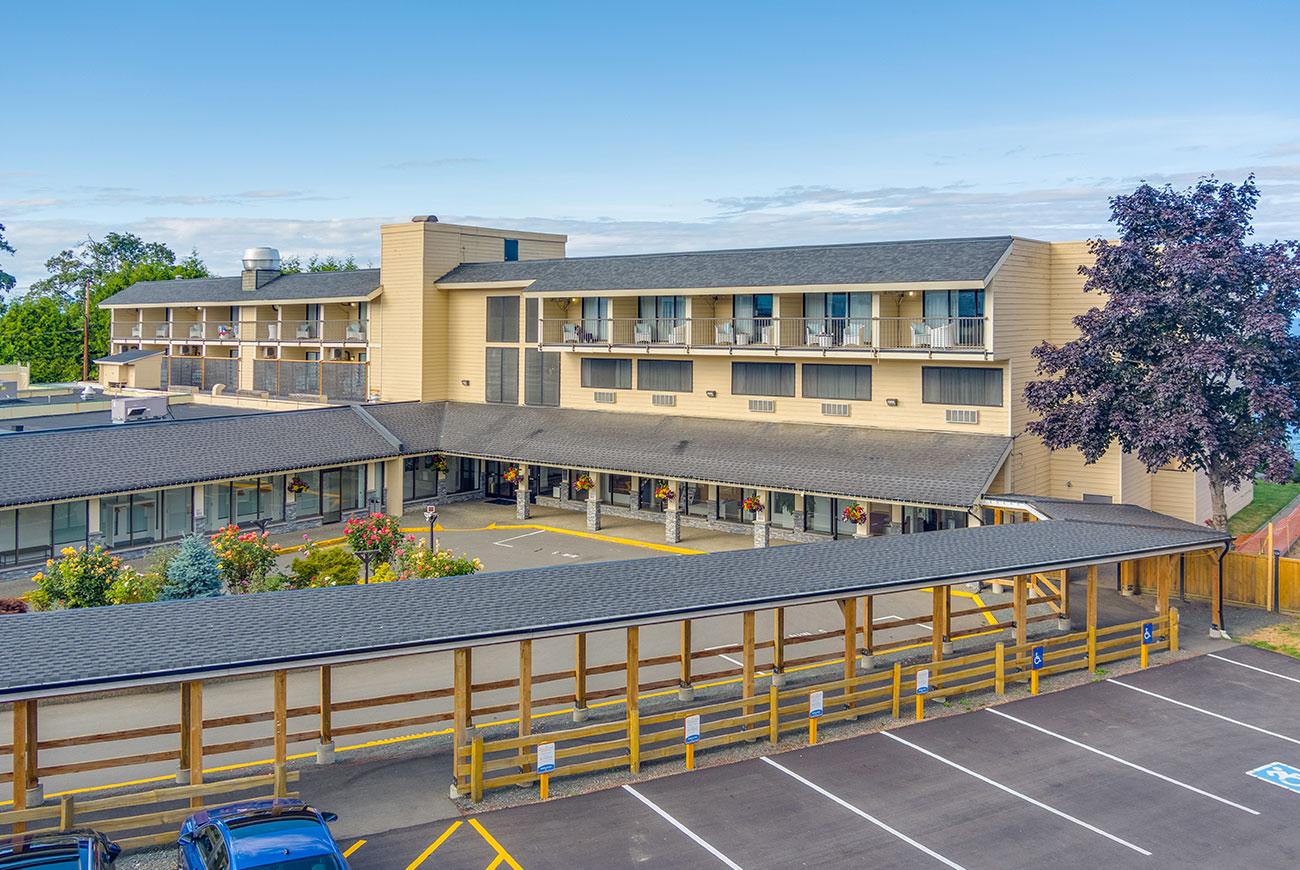 Bayside Oceanfront Resort Parksville Bagian luar foto