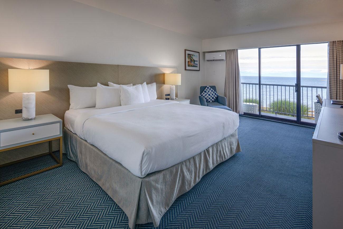 Bayside Oceanfront Resort Parksville Bagian luar foto