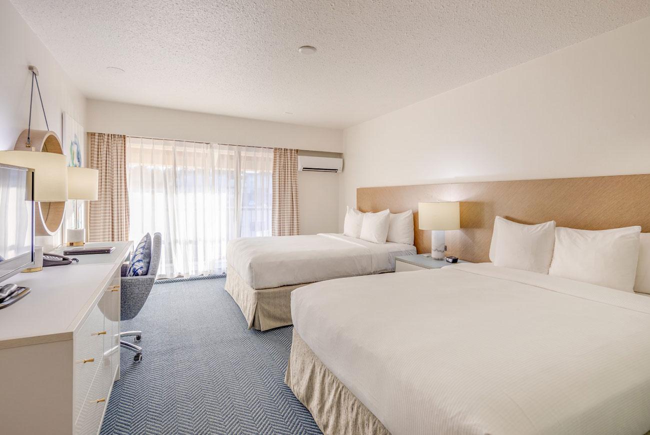 Bayside Oceanfront Resort Parksville Bagian luar foto