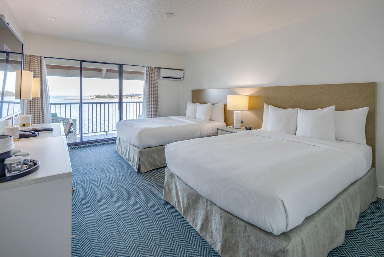 Bayside Oceanfront Resort Parksville Bagian luar foto