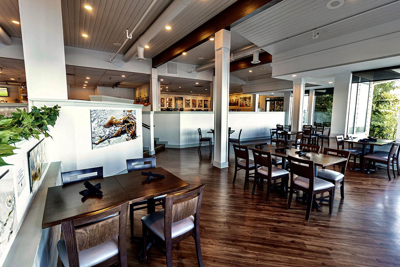 Bayside Oceanfront Resort Parksville Bagian luar foto