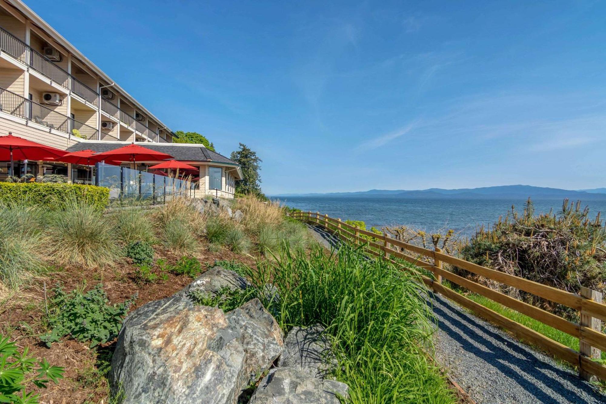Bayside Oceanfront Resort Parksville Bagian luar foto