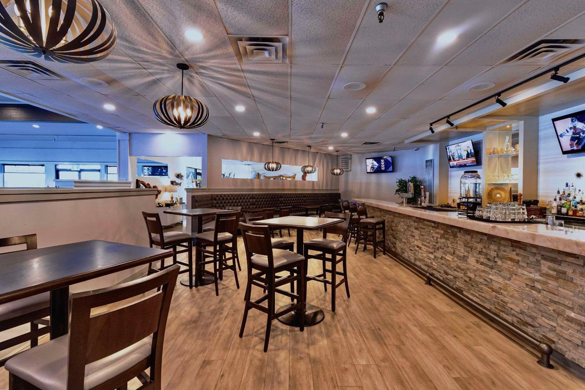 Bayside Oceanfront Resort Parksville Bagian luar foto