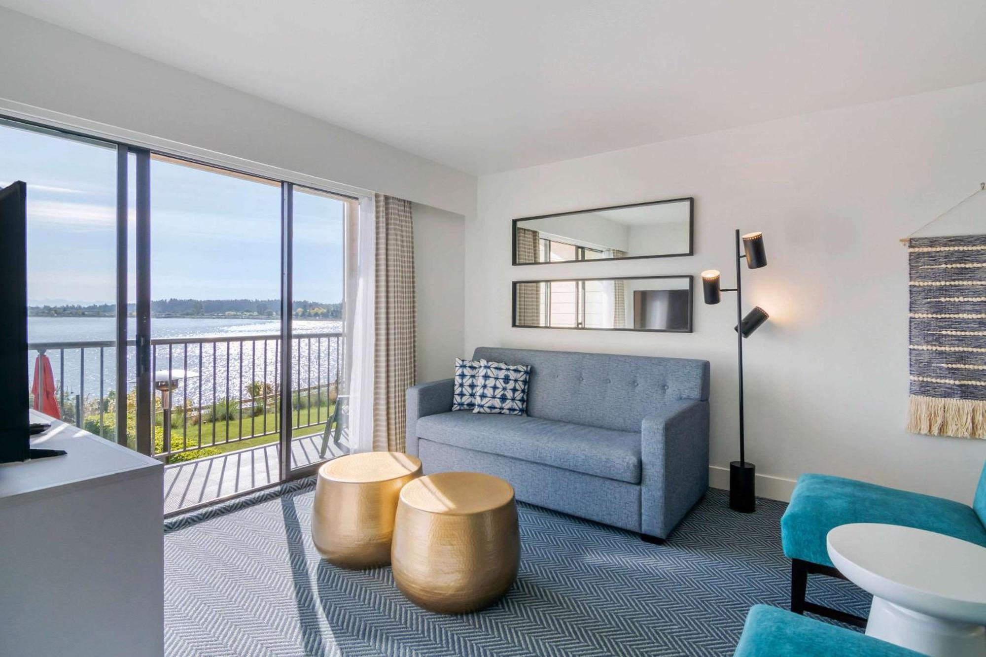 Bayside Oceanfront Resort Parksville Bagian luar foto