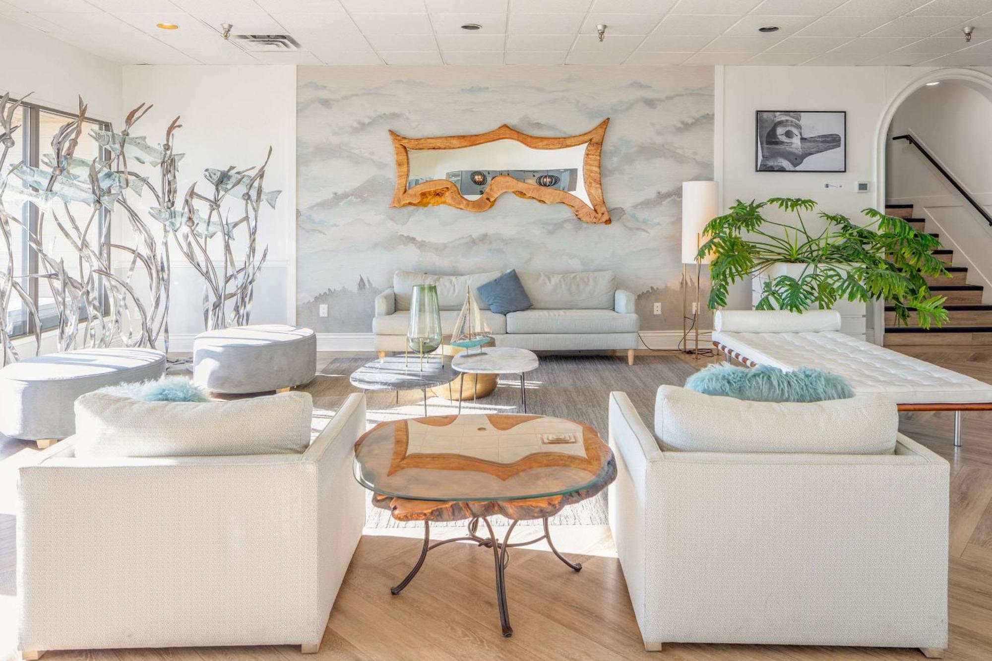Bayside Oceanfront Resort Parksville Bagian luar foto