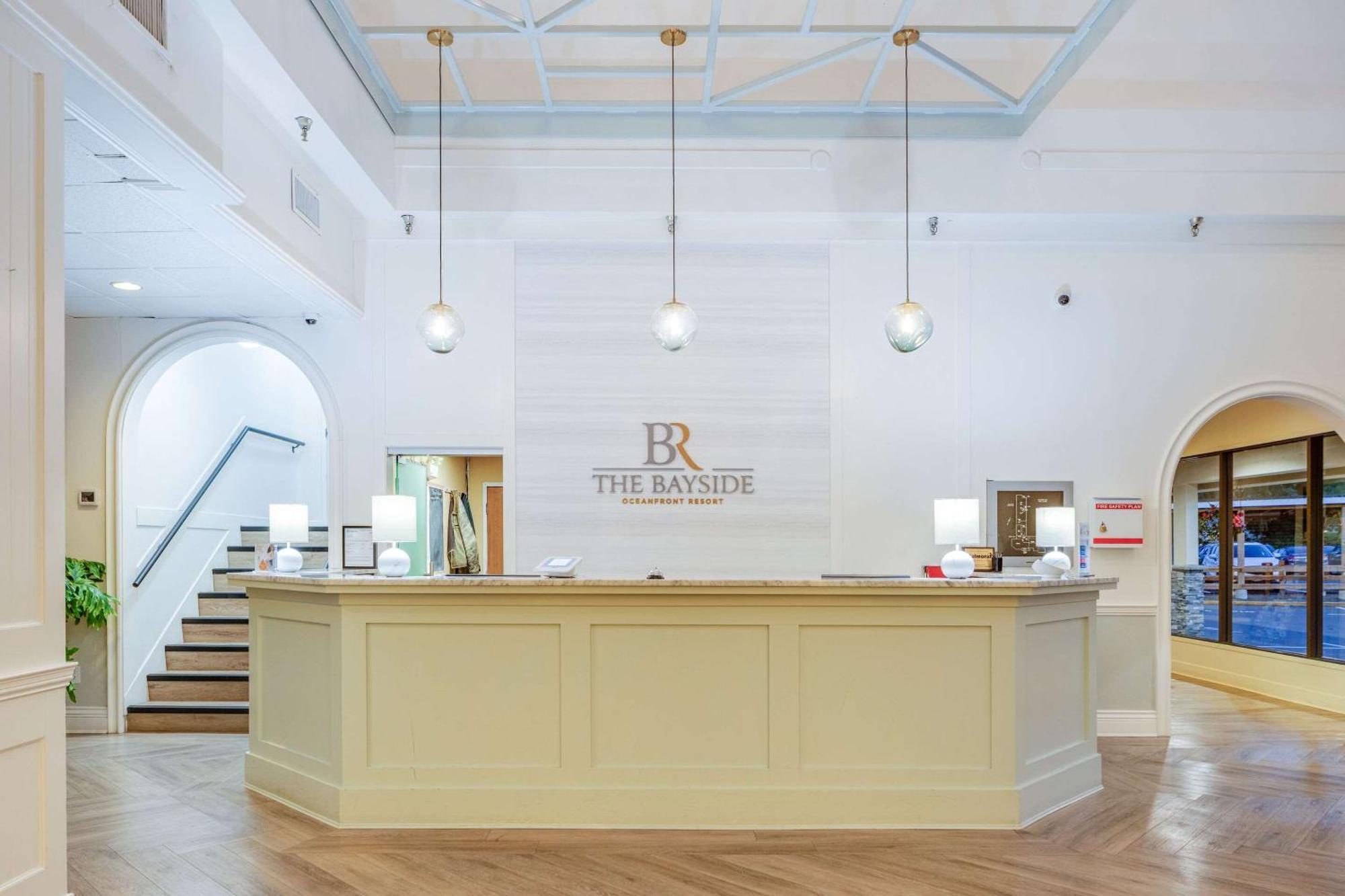 Bayside Oceanfront Resort Parksville Bagian luar foto