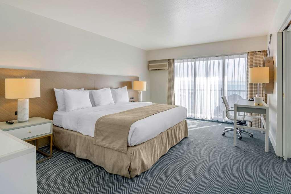 Bayside Oceanfront Resort Parksville Ruang foto