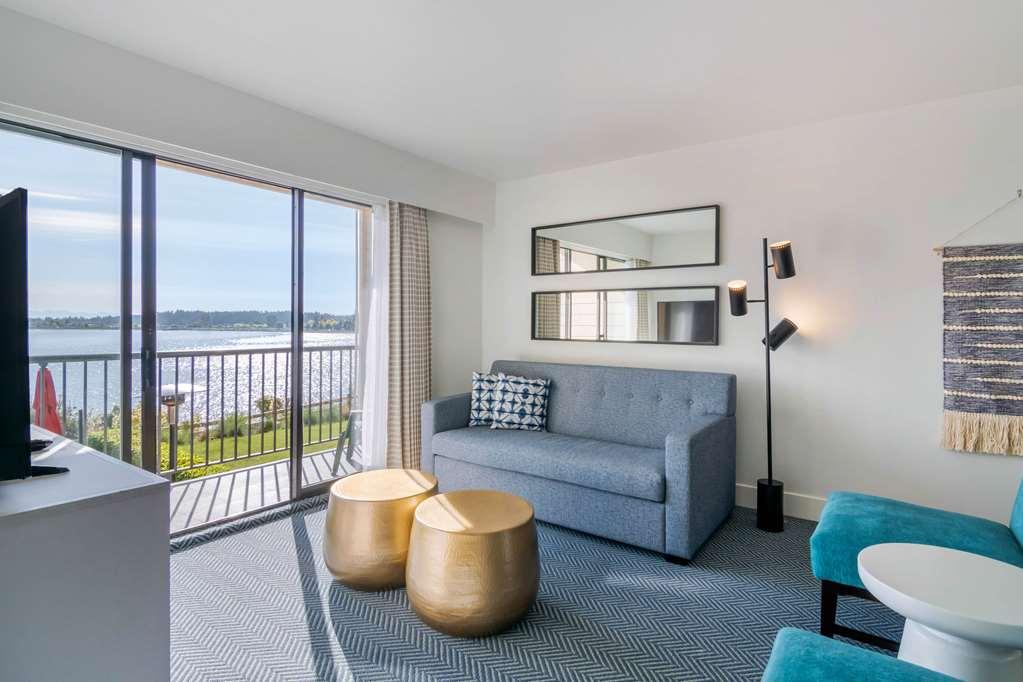 Bayside Oceanfront Resort Parksville Ruang foto