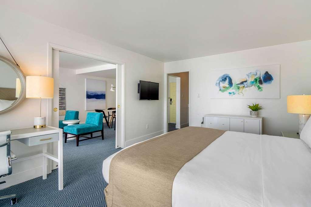 Bayside Oceanfront Resort Parksville Ruang foto